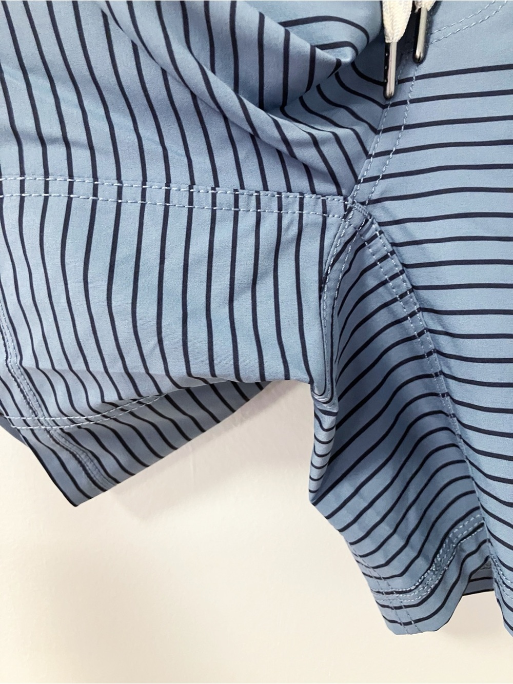 Vuori | Blue Kore Shade Stripe Shorts M Athletic Gym Running Summer Workout - Picture 3 of 6